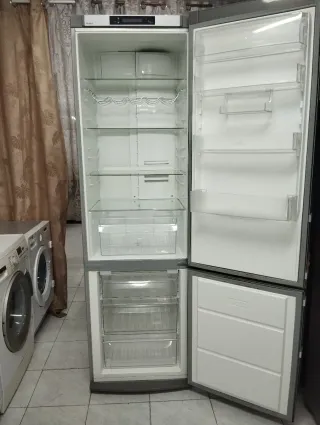 NEVERA MARCA ELECTROLUX plateada