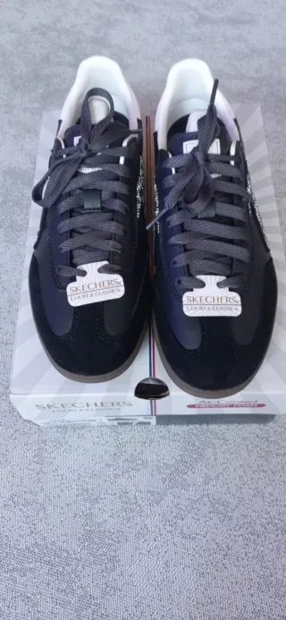 Zapatillas Skechers Talla 37 con detalle  pedrería