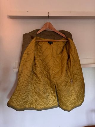 Chaquetón Guess verde y amarillo