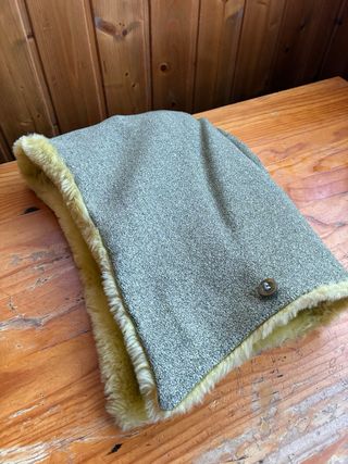 Chaquetón Guess verde y amarillo