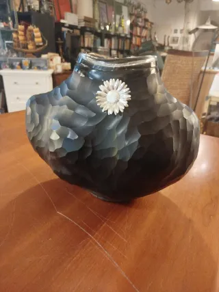 Vaso di design in vetro nero