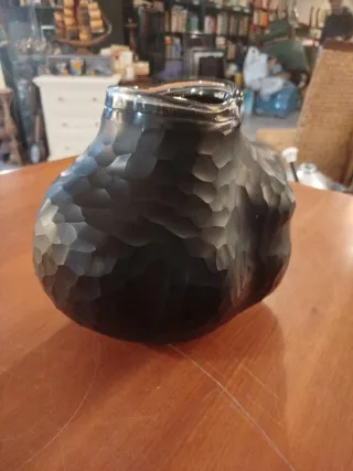Vaso di design in vetro nero