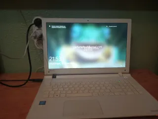 Portátil Toshiba Satellite Blanco