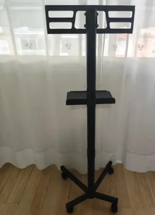 Soporte TV con ruedas y bandeja