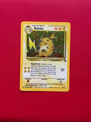 Carta Pokémon Raichu Holo fósil inglés