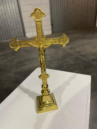 Croce da altare in ottone dorato