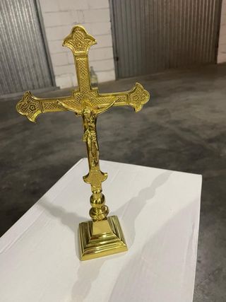 Croce da altare in ottone dorato