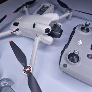 DJI Mini 4 Pro Drone + Control + Care Refresh