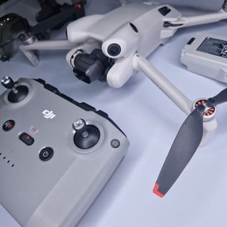DJI Mini 4 Pro Drone + Control + Care Refresh