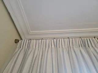 Cortina habitación blanca y celeste