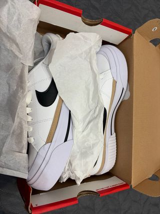 Zapatillas Nike Blancas y Negras