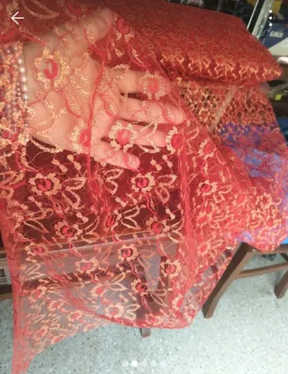 Pizzo azzurro con motivo floreale