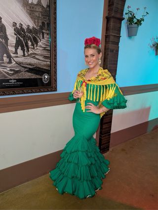 Traje de flamenca verde con volantes