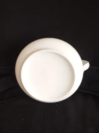 Salsera de porcelana blanca