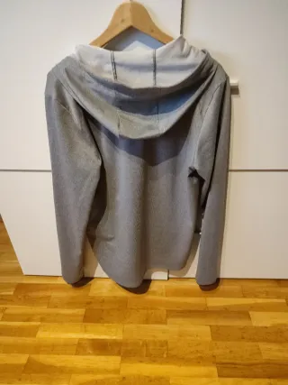 Sudadera gris con capucha Talla S