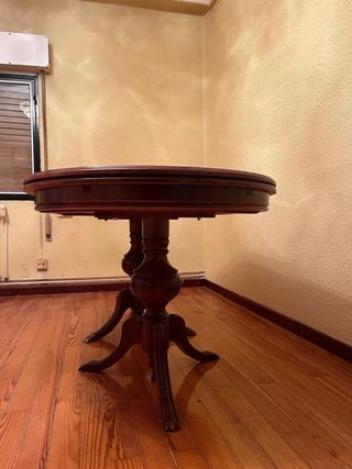 Mesa de madera con 4 sillas NEGOCIABLE