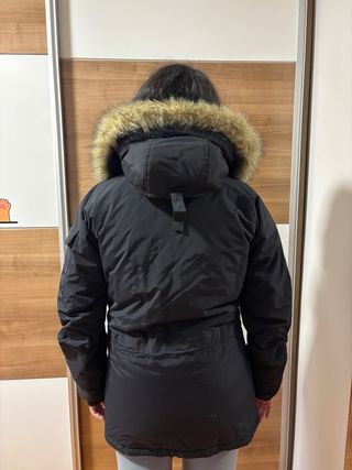 Chaqueta Carhartt Negra Larga con Capucha de Pelo