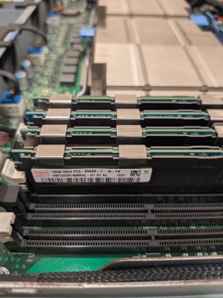 Dell R610 128gb RAM y NX300 con SAI Salicru