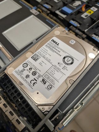 Dell R610 128gb RAM y NX300 con SAI Salicru