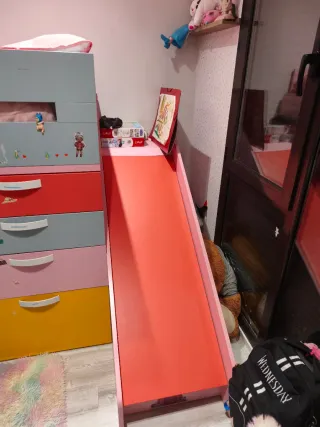 Cama alta infantil con tobogán