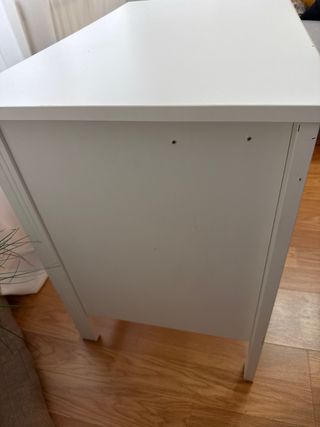 Escritorio blanco para estudiantes