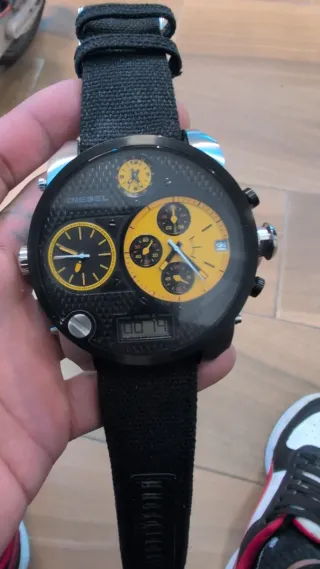 Reloj Diesel Negro y Dorado