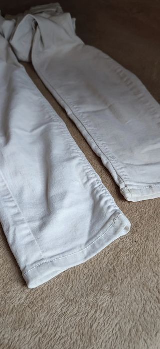 Pantalón vaquero blanco Stradivarius Tiro alto