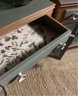 Mesita de noche vintage de madera