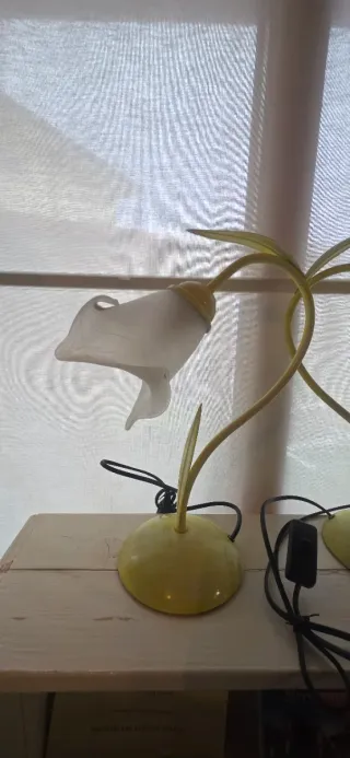 Lámparas de mesita flor blanca y amarilla