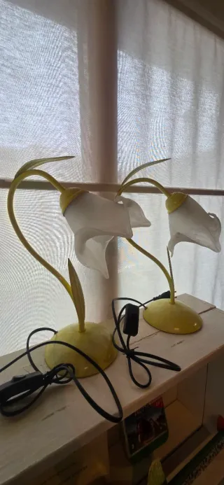 Lámparas de mesita flor blanca y amarilla