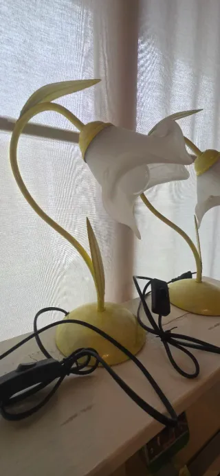 Lámparas de mesita flor blanca y amarilla