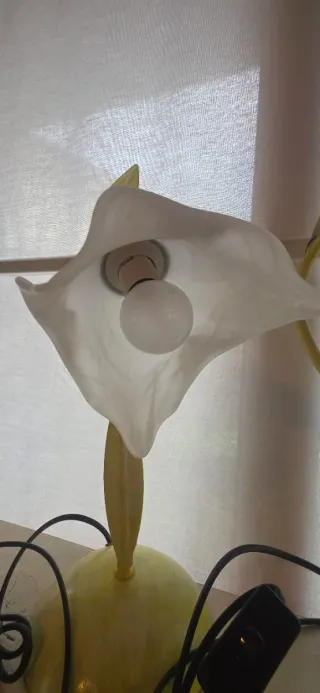 Lámparas de mesita flor blanca y amarilla