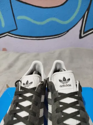 Adidas Gazelle Gris y Blanco