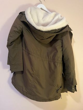 Parka verde Mango
