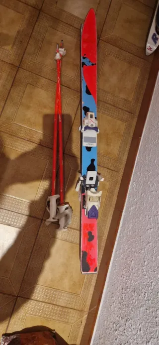 Esquís y bastones infantiles