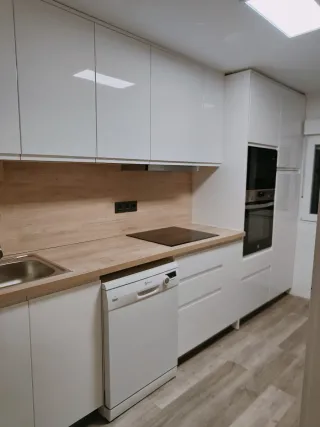 Manitas, Multiservicios