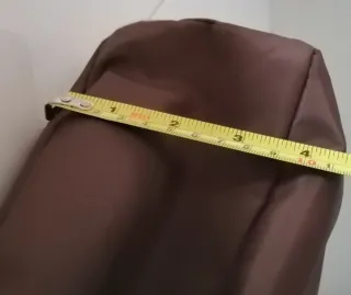 Bolso marrón con cinturón y hebilla