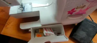 Máquina de coser Home con pedal