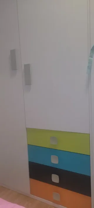 Urge por mudanza Mueble 3 puertas y 4 cajones