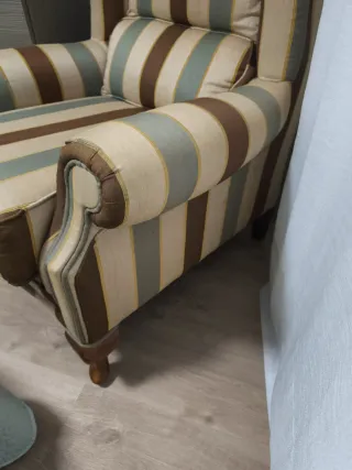 Sillón de tela con rayas