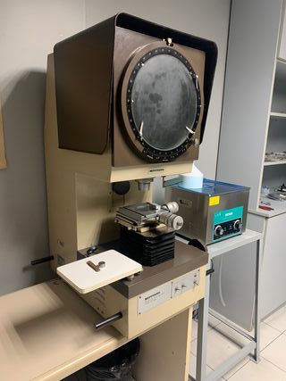 PROYECTOR DE PERFILES MITUTOYO PJ 300