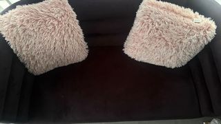 Sofá negro estilo nórdico