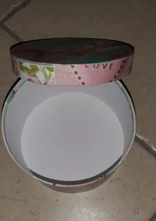 Scatola regalo rotonda decorata