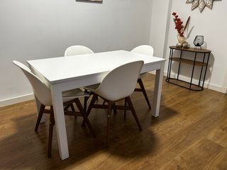 Sillas de comedor blancas y madera