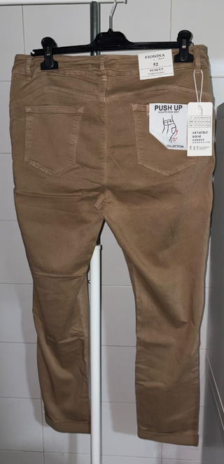 Pantalón camel efecto push up