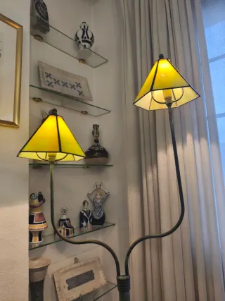 Lámpara de pie Tiffany verde y amarilla