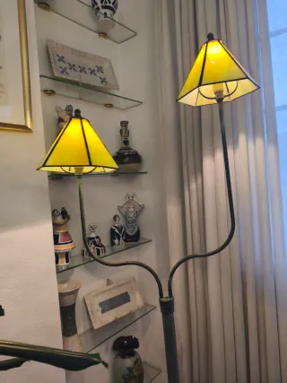 Lámpara de pie Tiffany verde y amarilla