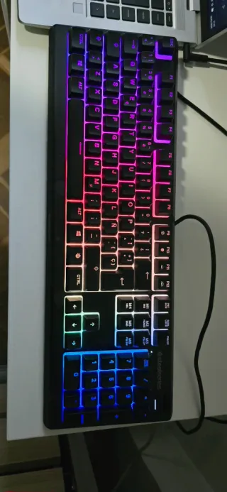 Set accessori gaming con tastiera, mouse e cuffie