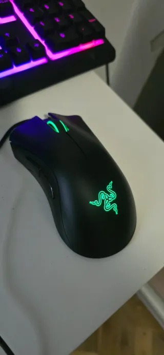 Set accessori gaming con tastiera, mouse e cuffie