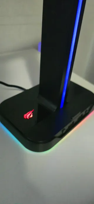 Set accessori gaming con tastiera, mouse e cuffie